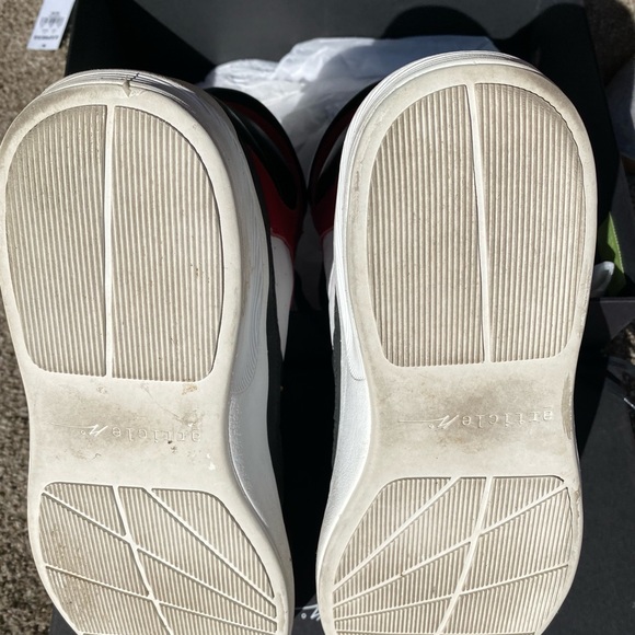 0621 in Red black and white - Picture 6 of 16